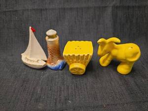 lot 50133 image: Ceramic Salt and Pepper Shaker Set Collection