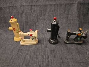 lot 50139 image: Miniature Sewing Machine Salt and Pepper Shakers Collection