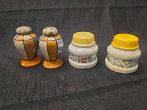 lot 50141 image: Ceramic Salt and Pepper Shaker Set Collection