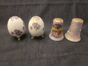 lot 50145 image: Hand Painted Porcelain Salt Pepper Shakers with Meramec Caverns Souvenir Set