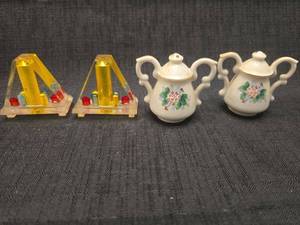 lot 50146 image: Tea Set and Lucite salt and pepper shaker Collection