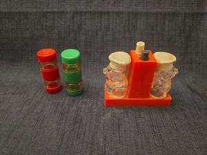 lot 50151 image: Collectible Salt and Pepper Shakers Set with Holder