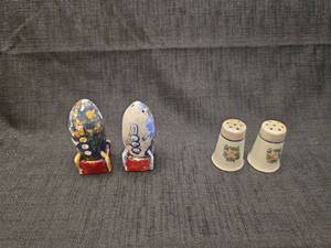 lot 50161 image: Hand-Painted Ceramic Salt and Pepper Shakers Set