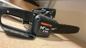 lot 33 image: Remington 14 Limb N Trim Chainsaw