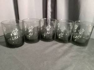 lot 6812 image: Set of 5 Glasses with Irish Leprechaun design