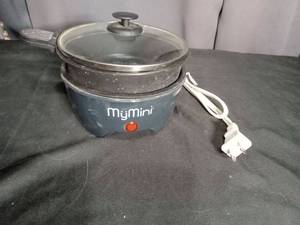 lot 60388 image: MyMini Electric Skillet & Noodle Maker MWSKGR5BB 260W