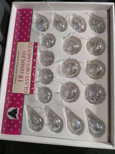 lot 60390 image: 18 Dimpled Glass Ornaments Set