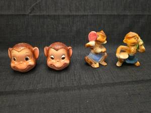 lot 5589 image: Ceramic Monkey Salt and Pepper Shakers Set
