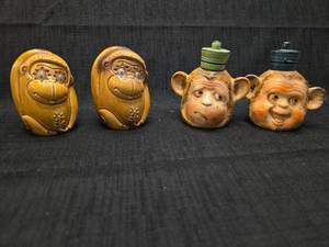 lot 5590 image: Ceramic Monkey Salt and Pepper Shaker Set