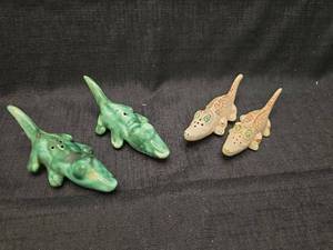 lot 40212 image: Ceramic Alligator Salt and Pepper Shaker Set