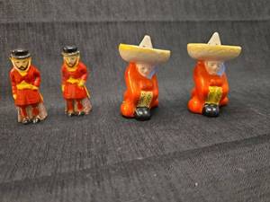 lot 40215 image: Ceramic Themed Salt and Pepper Shaker Set