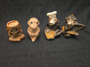 lot 40229 image: Ceramic Monkey Salt and Pepper Shakers Collection