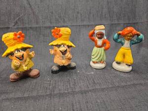 lot 40234 image: International Character Figurine salt and pepper shaker Set