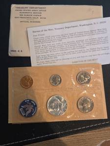 lot 220 image: 1965 uncirculated coin set