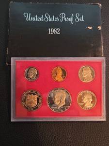 lot 221 image: 1982 US Proof Coin set