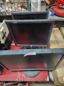 lot 8 image: Used computer monitors
