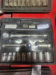 lot 17 image: Socket set