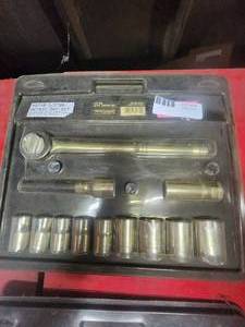 lot 18 image: Socket set
