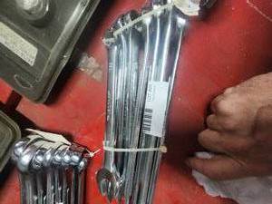 lot 20 image: Set of 8 box and open end wrenches