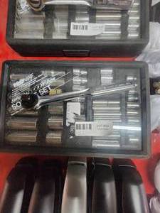 lot 33 image: Socket set