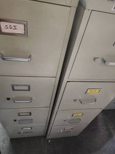 lot 72 image: Filing cabinets
