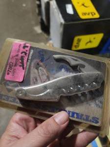 lot 56 image: 5 Multi tool knives
