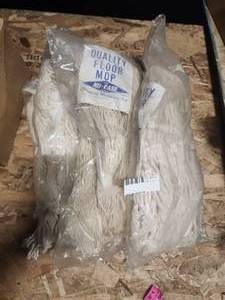 lot 113 image: Mop heads