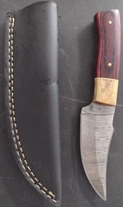 lot 41 image: Handcrafted Damascus Steel Full Tang Knife Blade with Sheath approx 7.5 inches Hunting Fishing