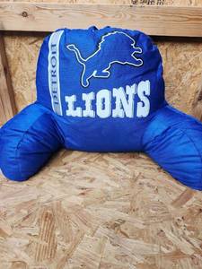 lot 308 image: Detroit Lions NFL Bed Rest Pillow with Arms