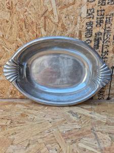 lot 329 image: Wilton Armetale Fish-Shaped Serving Bowl