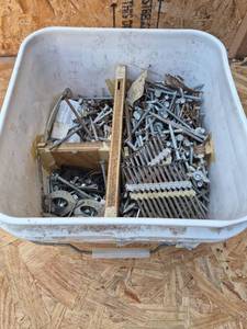 lot 338 image: Versco Insulation Fasteners Bucket Mixed Hardware Screws Bolts Washers