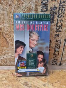 lot 345 image: Mrs. Doubtfire VHS Tape Fox Video Premiere Series Robin Williams Sally Field
