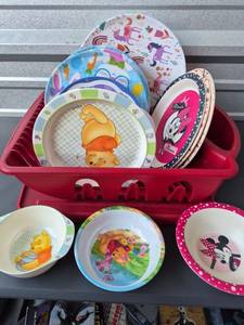 lot 353 image: Childrens Dinnerware Set with Plates and Bowls Red Storage Rack