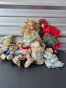 lot 356 image: Lot of 8 Dolls and Stuffed Animals Porcelain Faces Vintage Collection