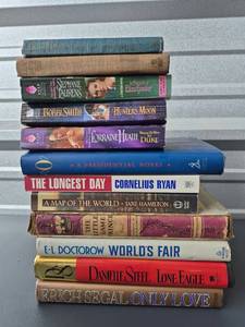 lot 358 image: Lot of 12 Books Including Stephanie Laurens, Bobbi Smith, Danielle Steel