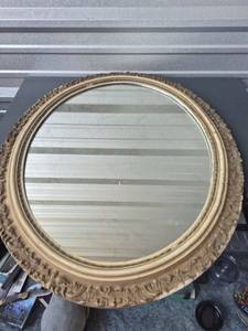 lot 368 image: Round Mirror with Ornate Frame - 28 x 34