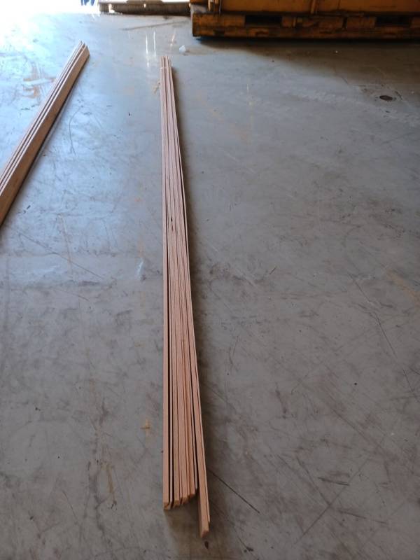 lot 60932 image: 100 Linear Feet Oak Casing