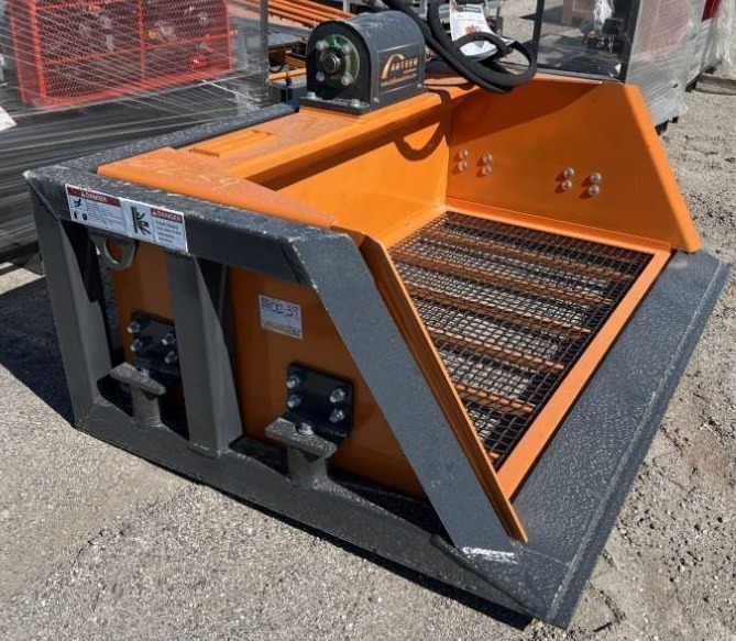 lot 4081 image: Unused Arteer 72 Screening Bucket Attachment for Skid Steers SB-72W