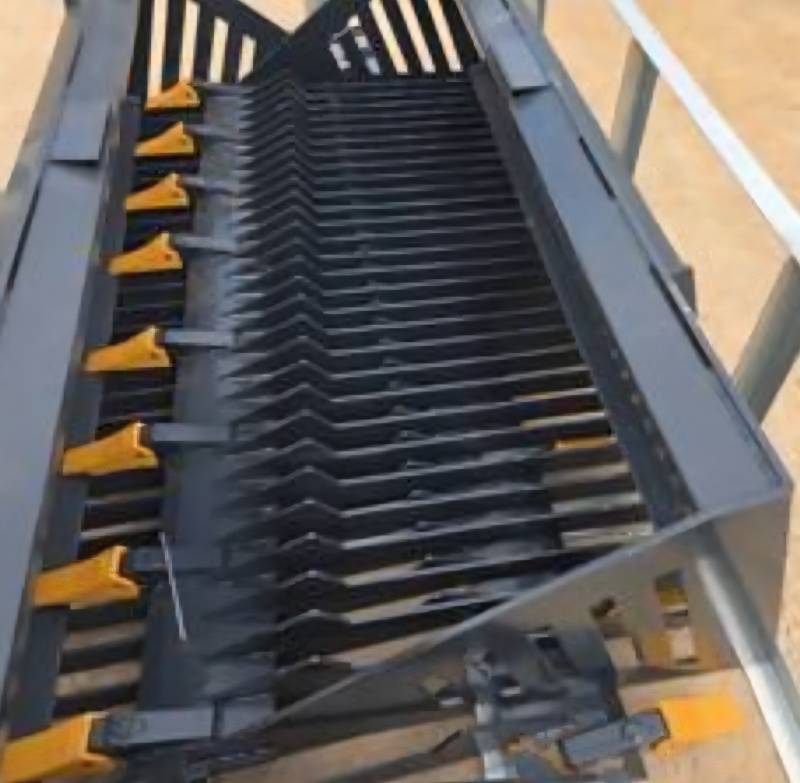 lot 3026 image: UNUSED LandHonor RB-14-72W 72 Skid Steer Rock Bucket Attachment