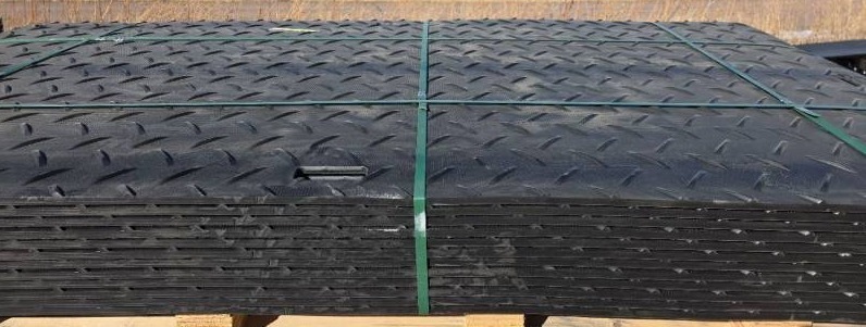 lot 8532 image: Unused Captok (12) Pcs 4ftx8ft Ground Protection Mats CK-LJB12