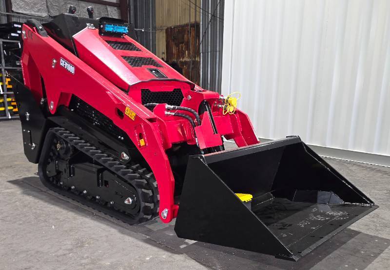 lot 444 image: Captok Kubota D1105-E4 Diesel Skid Steer CK-V1000 - Dual Pilot Controls - Load Sensing Plunger Pump  Load Sensing Valve