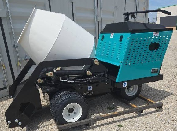 lot 8410 image: Dual Wheeled Mini Mixer Truck  CK-MT800