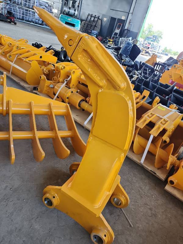 lot 8661 image: Unused Captok Ripper  Fits Cat 305