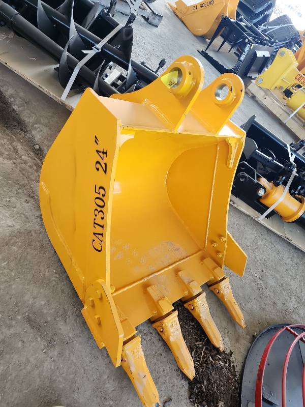 lot 8664 image: Unused Captok 24-inch Mini Excavator Bucket  Fits CAT 305