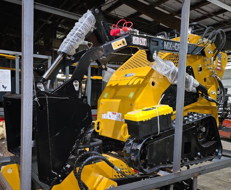 lot 9101 image: Unused AGT MX-CRT23 Compact Tract Loader 24hp