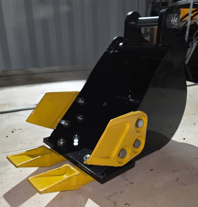 lot 5276 image: Unused SDLANCH 20cm (8) Mini Excavator Toothed Bucket, designed for 12 ton mini excavators. The narrow bucket and heavy-duty digging teeth make it ideal for trenching, utility work, landscaping, and general excavation