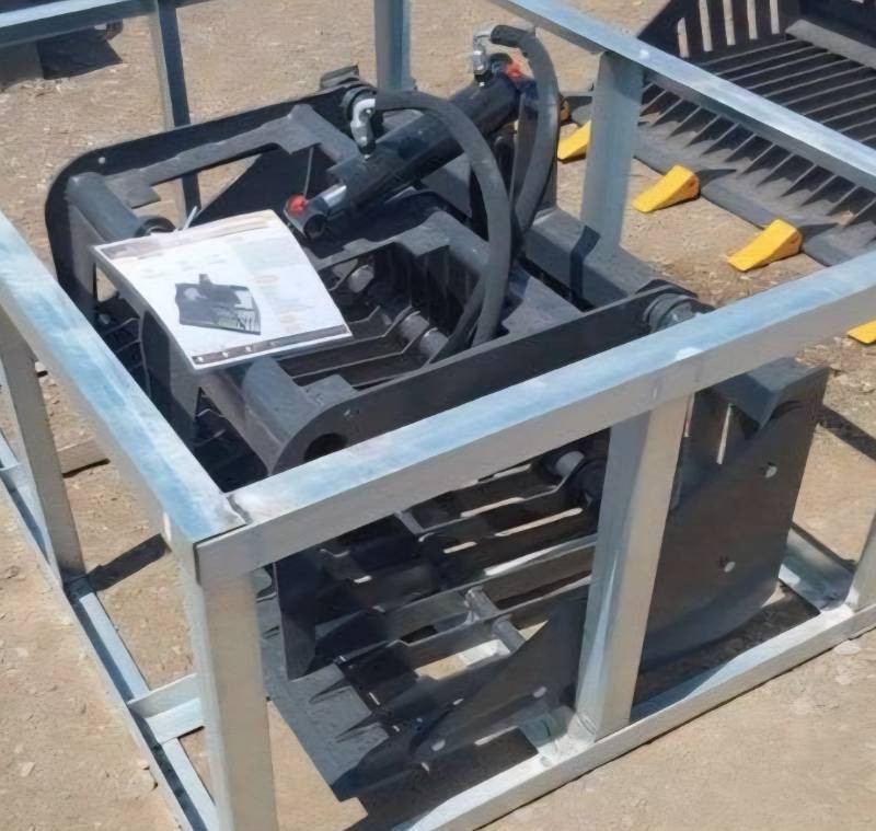 lot 3085 image: UNUSED LandHonor MRB-72-44W Mini Skid Steer Rock Grapple