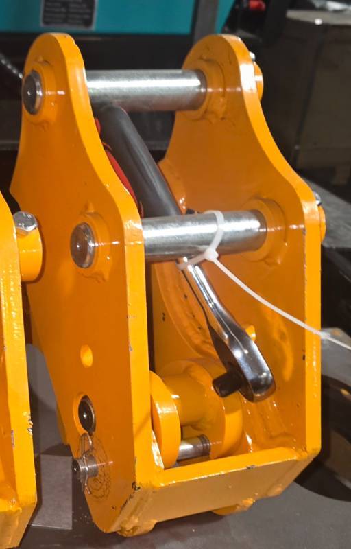 lot 8675 image: Unused Cat 302 Excavator Quick Attach Coupler Captok CK-K302 - Shaft Diameter 35mm Center Distance Dimensions130mm(5.12) Opening Length 105mm(4.13)