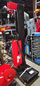 lot 1568 image: RAYTREE Skid Steer Log Splitter RMLS18T