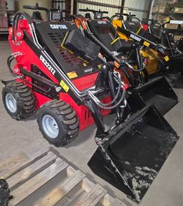 lot 8236 image: Unused CAPTOK CK-323TZ Skid Steer Loader. Rated power 13.5HP, Operating Load 573lbs, Bucket Capacity 0.08m3, Pressure (Mpa) 17